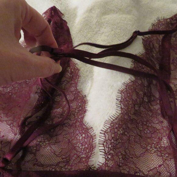 Victoria's Secret Burgundy Lace Bodysuit Teddy Small NWT - Picture 9 of 9